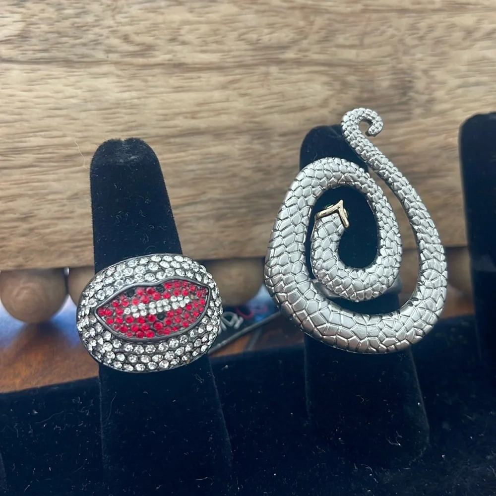 2 ring New York & Co red lips size 9 and silver tone snake 🐍 size 9